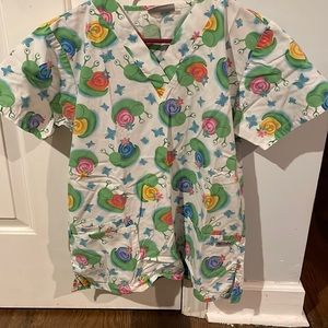 Fun colorful scrub top! Has bright smiling snails